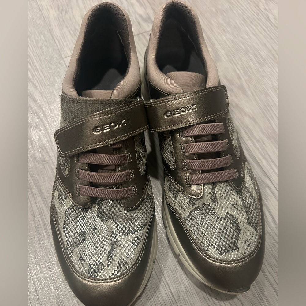 Geox Snakeskin Sneakers M6.5 W8